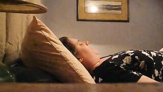 Mature Mom Hidden Cam Orgasm from Cunnilingus