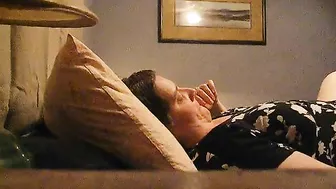 Mature Mom Hidden Cam Orgasm from Cunnilingus