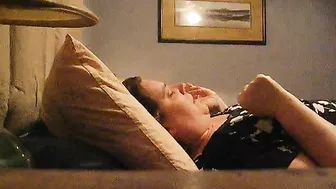Mature Mom Hidden Cam Orgasm from Cunnilingus