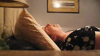 Mature Mom Hidden Cam Orgasm from Cunnilingus