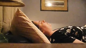 Mature Mom Hidden Cam Orgasm from Cunnilingus