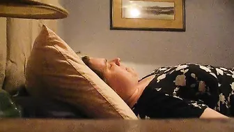 Mature Mom Hidden Cam Orgasm from Cunnilingus