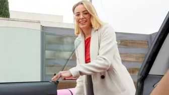 Dude picks up porn blonde and she shows her XXX tits in the car