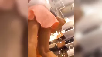 Sneak Peek - Amateur Upskirt Spying at the Mall