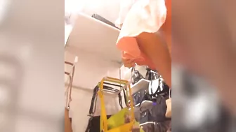Sneak Peek - Amateur Upskirt Spying at the Mall