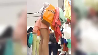 Sneak Peek - Amateur Upskirt Spying at the Mall