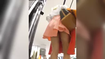 Sneak Peek - Amateur Upskirt Spying at the Mall