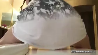 Amateur Masturbates with Dildo on Webcam and Squirt