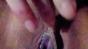 Amateur Fingering Her Wet Pussy to Orgasm / Homemade Masturbation Selfie