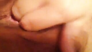 Amateur Fingering & Masturbation with Wet Pussy Play