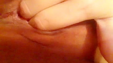 Amateur Fingering & Masturbation with Wet Pussy Play