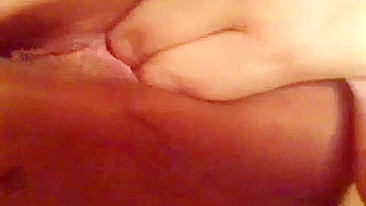 Amateur Fingering & Masturbation with Wet Pussy Play