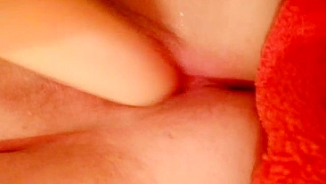 Amateur Masturbates with Dildo & Squirts Wet Pussy in Homemade Video
