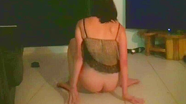 Skinny Brunette Masturbates with Dildo for Amateur Homemade Sex