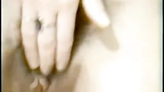 Amateur MILF with Big Tits Fingerings Hairy Pussy in Homemade Masturbation