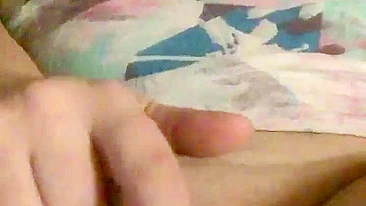 MILF Mom Fingered by Amateur Slut in Homemade Porn