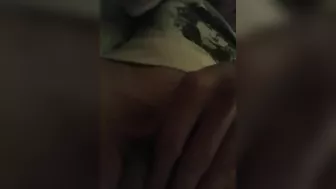 Chubby Amateur Fingers Her Pussy in Homemade Masturbation Selfie