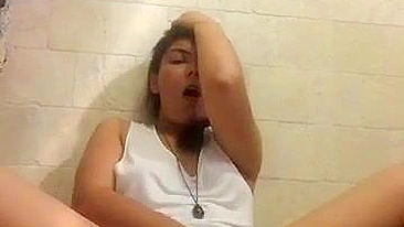 Massive Orgasm Alert! Latina Chubby Amateur Fingers Wet Pussy till Squirting