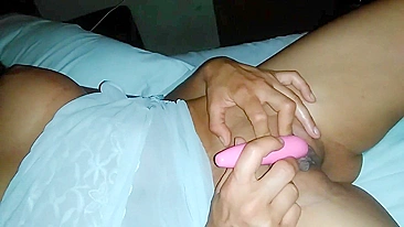 MILF Masturbates with Sex Toys & Sucks Blowjobs on Homemade Video!