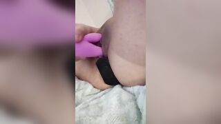 Amateur Masturbates with Double Penetration and Anal Play