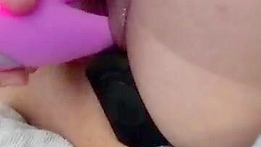 Amateur Masturbates with Double Penetration and Anal Play