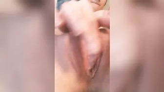 Masturbating Nerd Girl Fat Pussy Rubdown - Amateur Homemade Video