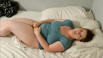 Uncontrollable Orgasm! Amateur BBW Fingered Herself until Cumming