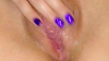 Amateur Girlfriend Homemade Masturbation with Shaved Wet Pussy