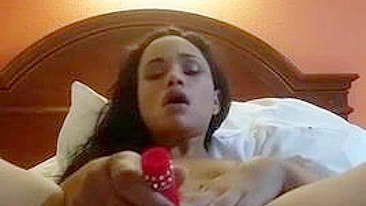 Amateur Ebony Teen Selfie Masturbation with Dildo and Orgasm
