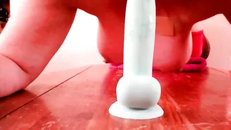 MILF Masturbates with Sex Toys & Deepthroats BJ in Homemade Video