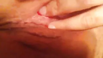 Amateur Shaved Pussy Fingering Masturbation Video