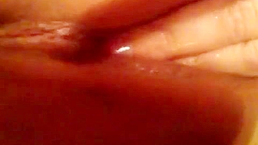 Amateur Shaved Pussy Fingering Masturbation Video