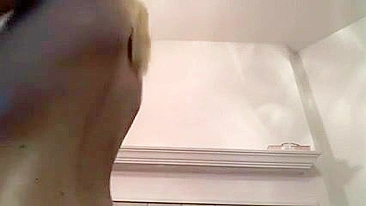 Blonde Teen Dildo Orgasm on Webcam!