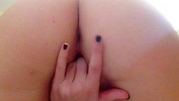 College Girl Homemade Masturbation Selfies with Anal Fingering and Amateur DP