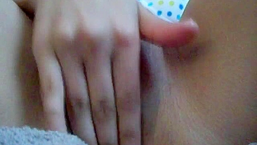 Amateur Masturbation - Rubbing My Shaved Pussy Closer Than Ever