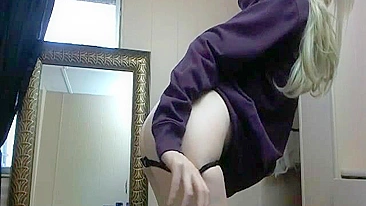 Blonde Amateur Creamy Pussy Masturbates with Dildos & Orgasms!