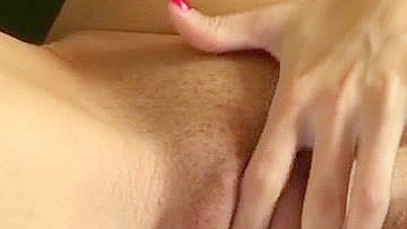 MILF Shaved Pussy Play & Fingering Amateur Masturbation