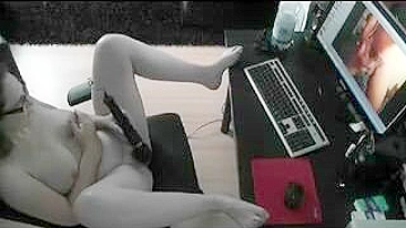 MILF Mom Cums Hard While Watching Amateur Webcam Guy Jerk Off!