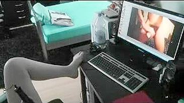 MILF Mom Cums Hard While Watching Amateur Webcam Guy Jerk Off!