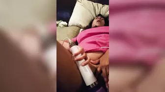 Masturbation Masterclass with Sexy Brunette Amateur