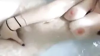 Natural Beauty Masturbation Orgasm in the Bathtub