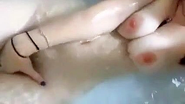 Natural Beauty Masturbation Orgasm in the Bathtub
