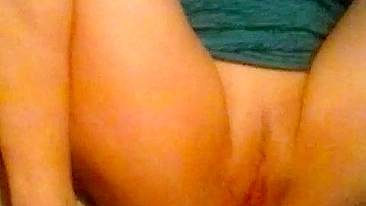 Tight Pussy Masturbates with Sex Toys in Homemade Dildo Fuck