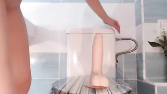 Chubby Pawg Fucks Huge Dildo in Amateur Masturbation Session