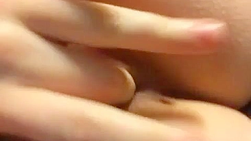 Amateur Shaved Pussy Masturbates with Fingers until Cumming in Homemade Video