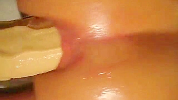 Amateur Masturbates with Huge Dildos in Homemade Anal Sex