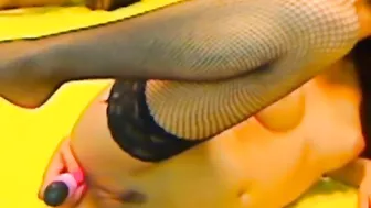 Tight Teen Ass Masturbates on Webcam!