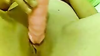 Amateur Arab BBW Masturbates with Dildo in Homemade Video