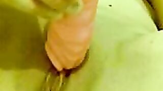 Amateur Arab BBW Masturbates with Dildo in Homemade Video