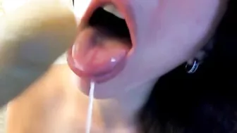 Brunette Babe with Big Naturals Masturbates on Webcam!